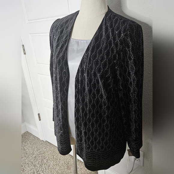 NWT K Woman Black Jeweled Shell with Silver Shell - Picture 1 of 9